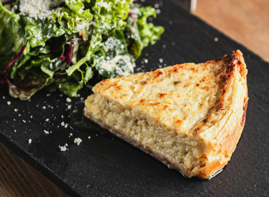 Киш с сыром и луком