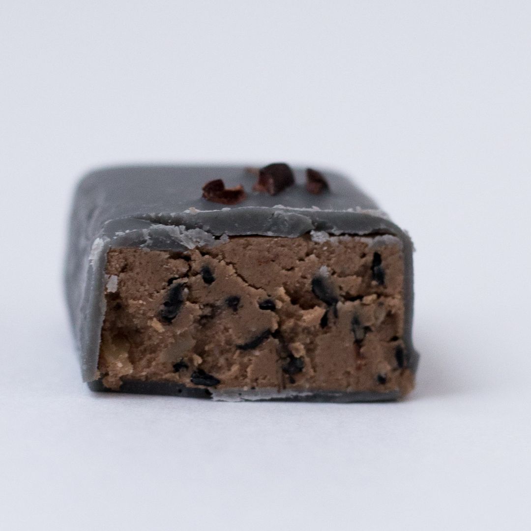 Шоколадный сырок с фундуком и чёрным кунжутом купить онлайн на сайте TRAWA