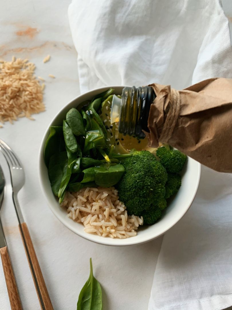 Восточный боул с бурым рисом и авокадо от Get Health - TRAWA