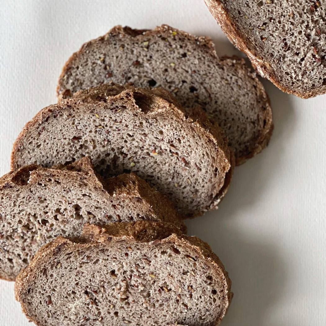 Хлеб «подовый тёмный с семенами льна» На безлектиновой/безглютеновой закваске купить онлайн на сайте TRAWA