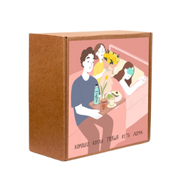 Коробка крафт квадратная 8 марта (специальная наклейка, розовый наполнитель)   купить онлайн на сайте TRAWA