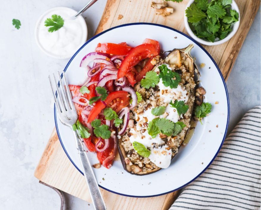 Запеченные баклажаны с грецким орехом и йогуртом