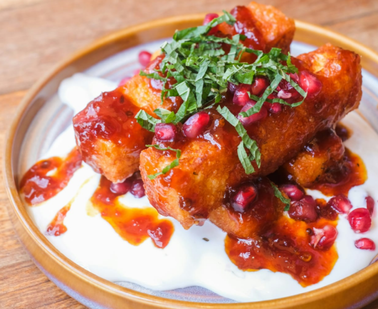 Тофу с клюквенным соусом и хреном