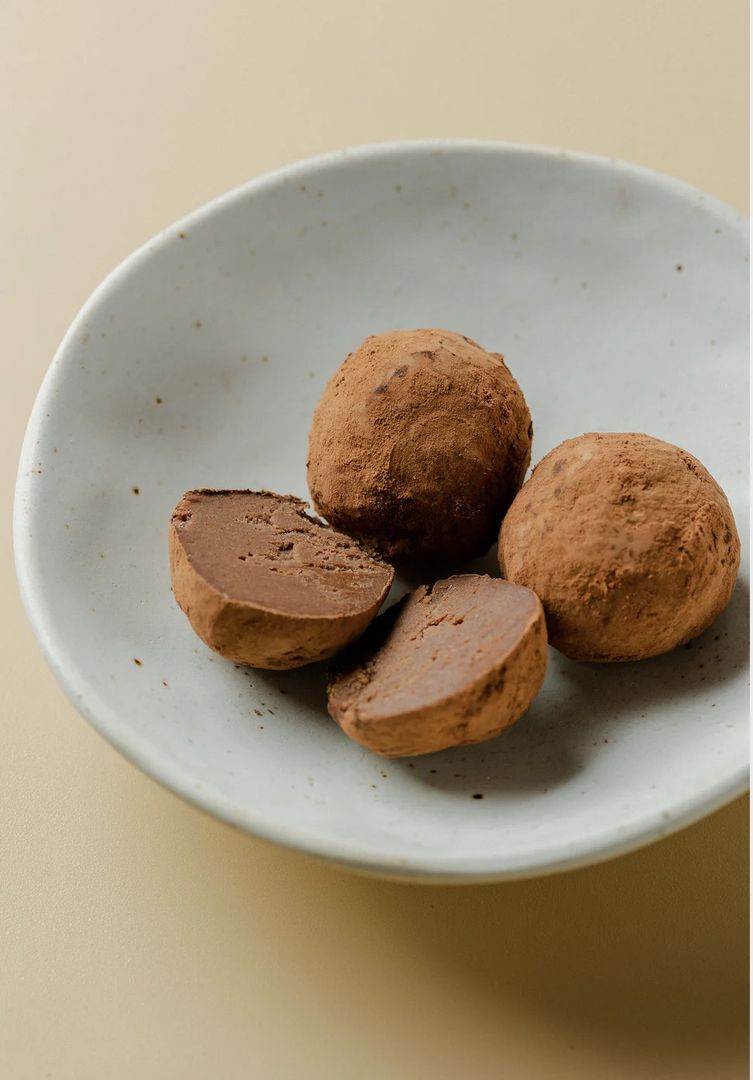 Большой набор шоколадных трюфелей ручной работы  купить на сайте TRAWA