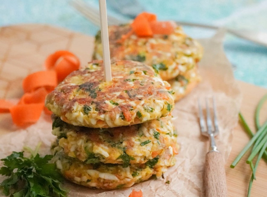 Драники с картофелем, морковью и зеленью